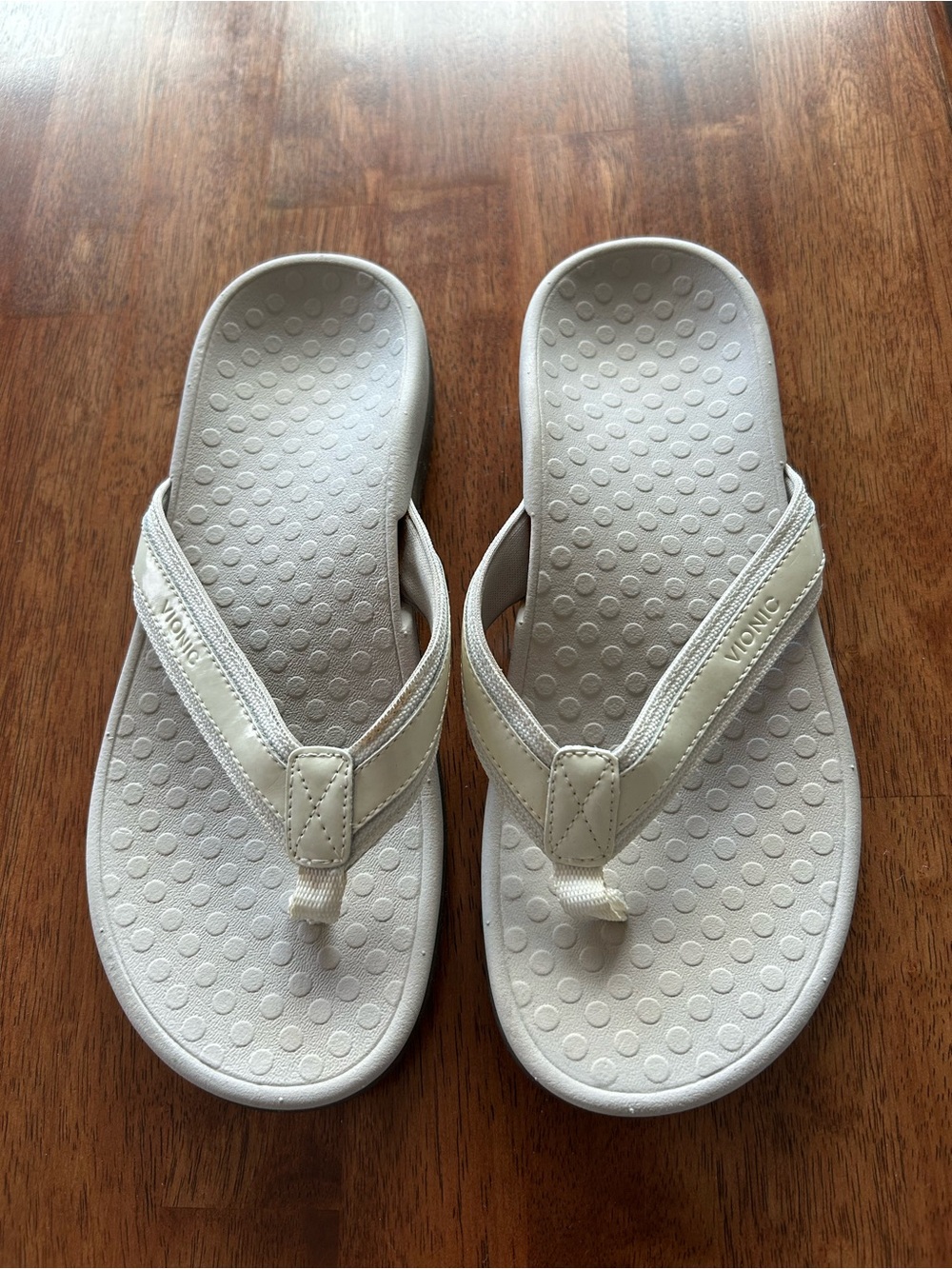 Vionic Women's Cream Flip Flop Sandals